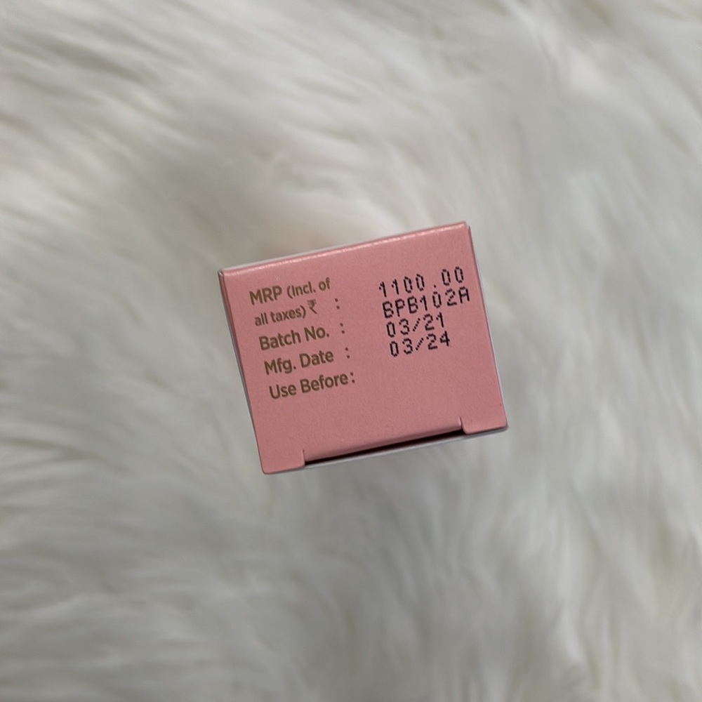 The Pink Foundry Oil Free Niacinamide
Matte Moisturiser | Blue Light Protection* - Picture 13 of 13